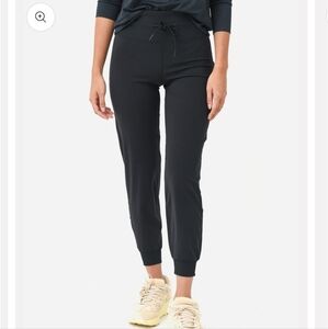 *NWOT* Vuori Daily Jogger